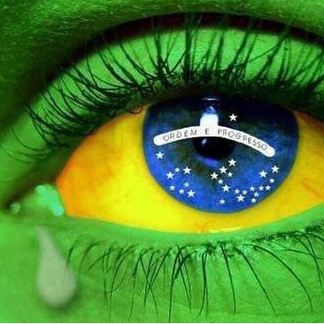 Close-up of an eye featuring the Brazilian flag colors and design within the iris.